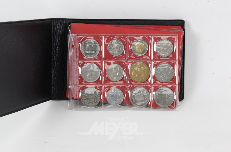 Münzalbum mit Silbermünzen und Kleinmünzen aus aller Welt