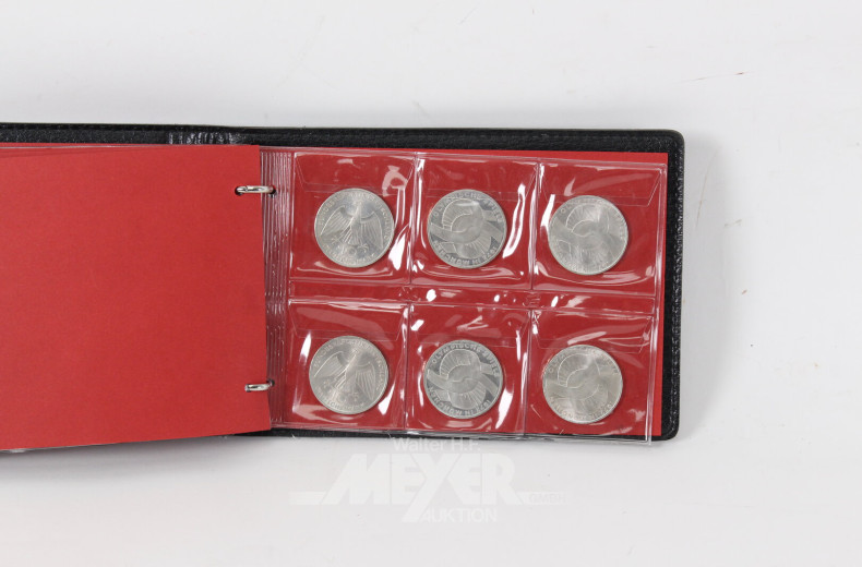Münzalbum mit Silbermünzen und Kleinmünzen aus aller Welt