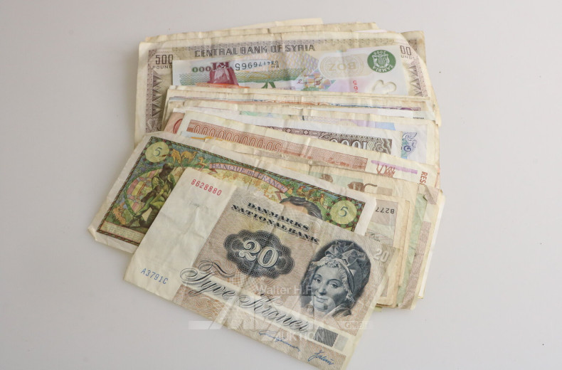 Konvolut historische Banknoten aus aller Welt im Etui