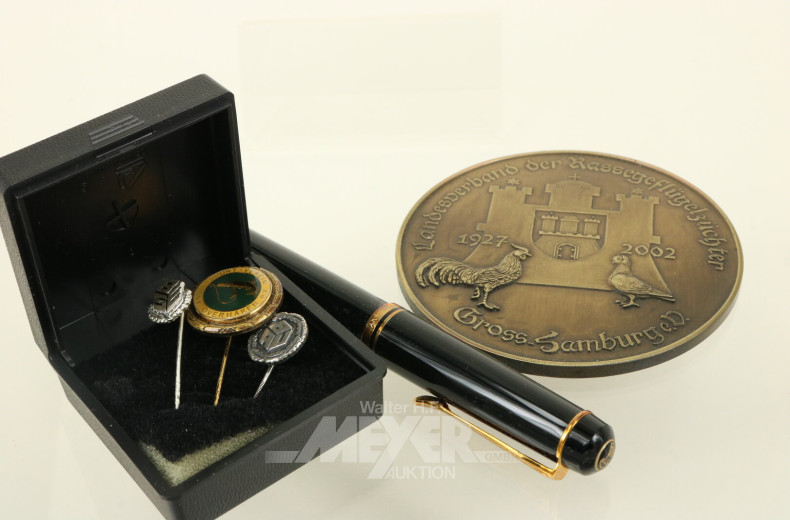 Posten, u.a. 1 Medaille, 3 Anstecknadeln sowie 1 Füllfederhalter Pelikan