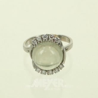 Ring mit Mondsteincabochon und 10 kl. Diamanten