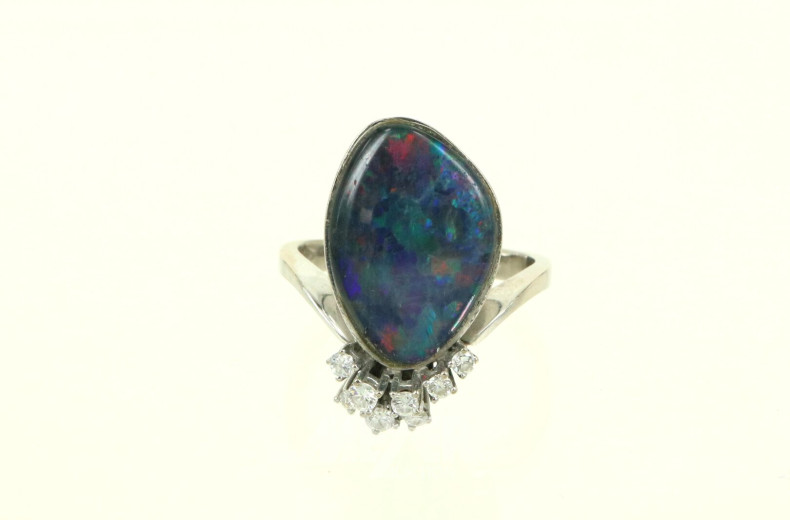 Ring mit Triplette sowie 8 kl. Brillanten