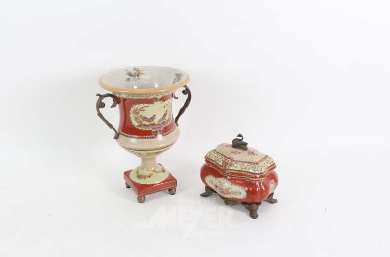 2 Teile Keramik: Prunk-Amphorenvase u. Fuß-Deckeldose