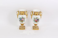 Paar Porzellan Amphorenvasen