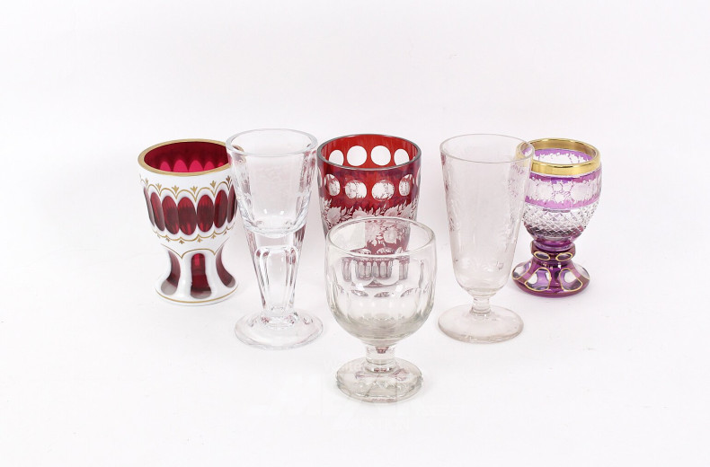 6 versch. Gläser und Pokale, tlw. farbig