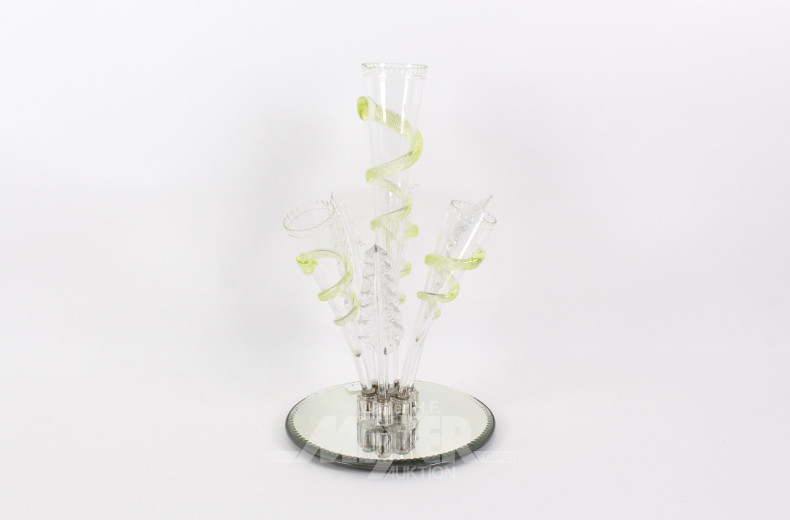 extravagante Vasen-Dekoration mit Schlangendekor