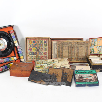 Posten historische u. nostalgische Brett- u. Kartenspiele