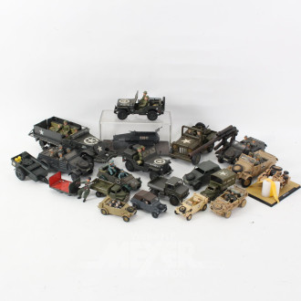Konvolut Modell- Militärfahrzeuge und Zubehör, ca. 20 Stück, bespielt