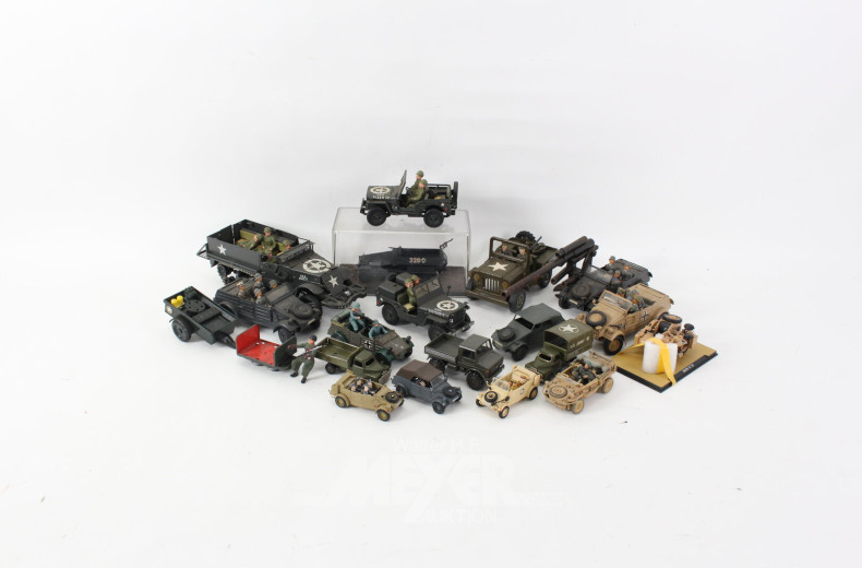 Konvolut Modell- Militärfahrzeuge und Zubehör, ca. 20 Stück, bespielt