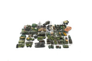 Konvolut Modell- Militärfahrzeuge und Zubehör, ca. 60 Stück, bespielt