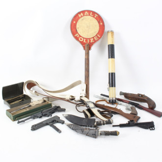 Konvolut Deko- und Modellwaffen, bespielt