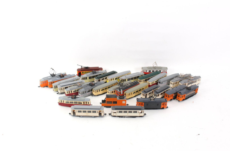 Konvolut Modell-Straßenbahnen, teilw. beschädigt, ca. 110 Stück, bespielt