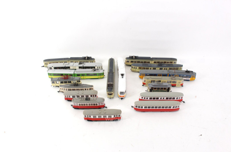 Konvolut Modell-Straßenbahnen, teilw. beschädigt, ca. 110 Stück, bespielt