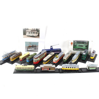 Konvolut Modell-Straßenbahnen, ca. 17 Stück, bespielt sowie Zubehör, Fahrwerke, etc.