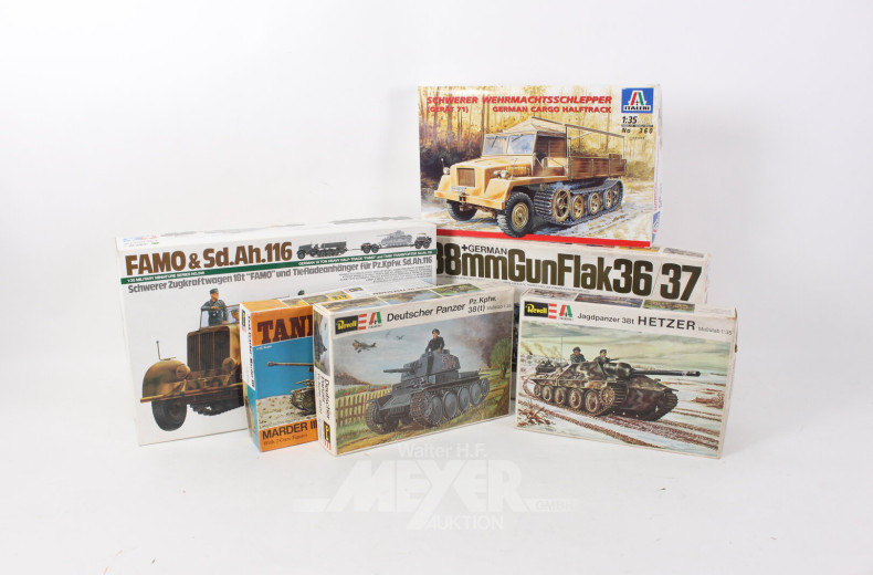 Militär-Modellbausätze, ca. 13 Stück: TAMIYA, REWELL, etc. nicht auf Vollständigkeit geprüft