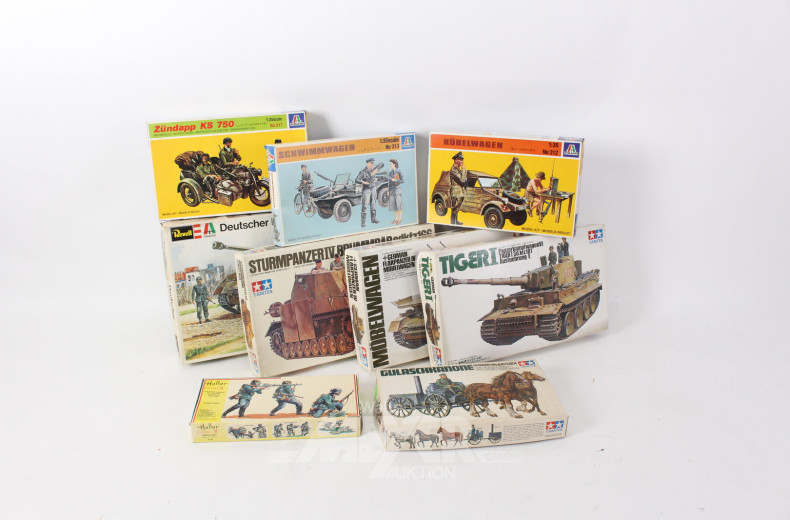 Militär-Modellfahrzeuge, Figuren, Zubehör, REWELL, TAMIYA, etc. ca. 22 Stück, nicht auf Vollständigkeit geprüft