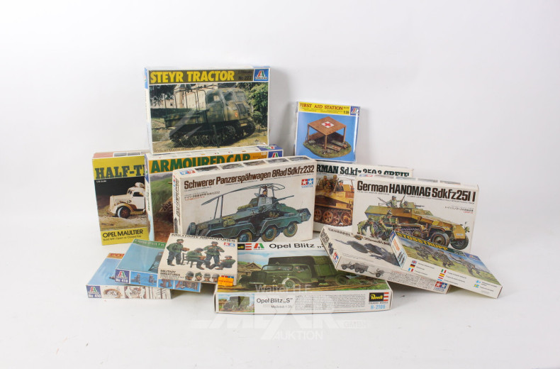 Militär-Modellfahrzeuge, Figuren, Zubehör, REWELL, TAMIYA, etc. ca. 42 Stück, nicht auf Vollständigkeit geprüft