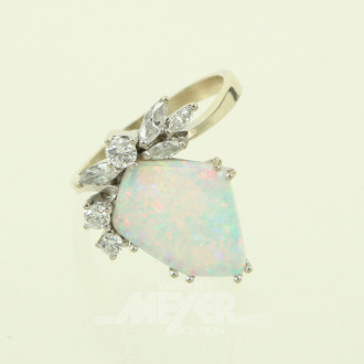 Ring mit Opalplatte und 7 kl. Diamanten