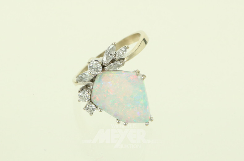 Ring mit Opalplatte und 7 kl. Diamanten