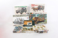 Militär-Modellfahrzeuge, Figuren, Zubehör, REWELL, TAMIYA, ESCI, ca. 9 Stück, nicht auf Vollständigkeit geprüft