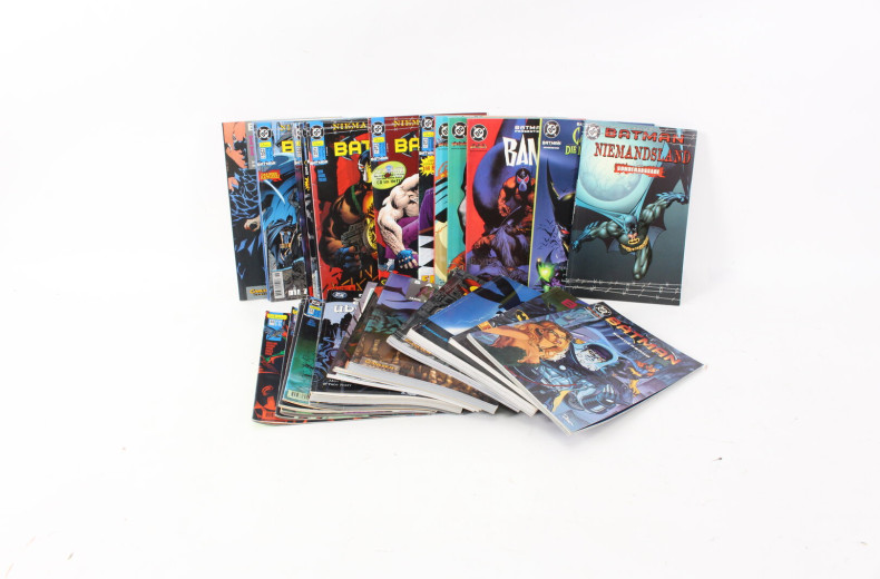 Konvolut versch. Comic-Hefte, u.a. Batman, Batgirl, Superman, Catwomen, ca. 85 Stück