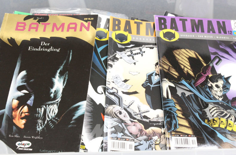 Konvolut versch. Comic-Hefte, u.a. Batman, Batgirl, Superman, Catwomen, ca. 85 Stück