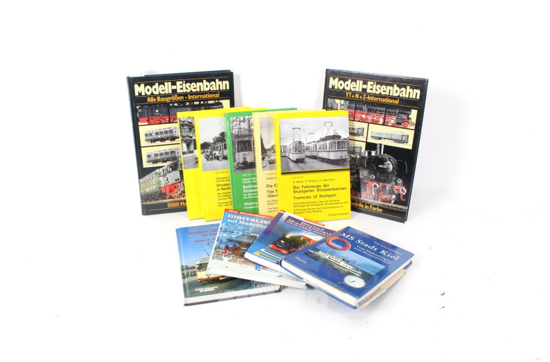 gr. Posten Bücher, Bildbände: Straßen- und Eisenbahn, Militaria, etc.