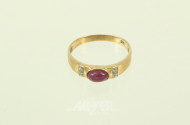 Damenring, besetzt mit 1 roten Farbstein