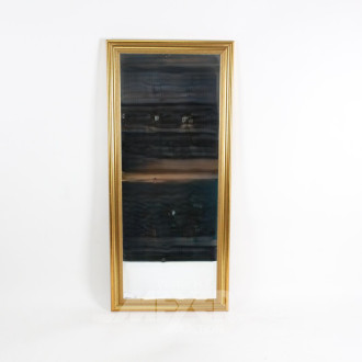schmaler Wandspiegel, goldfarbener Rahmen