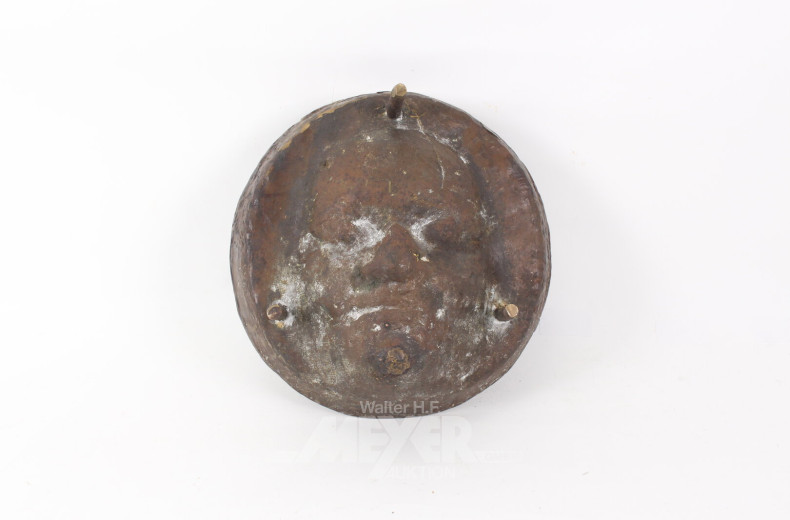 Fuß-Schale, Metall, in Maskenform