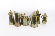 6 versch. Kaffee-u. Teekannen, Messing