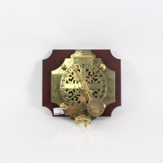 Sonnenuhr, Messing auf Holzsockel sowie 1 Bohrer-Set