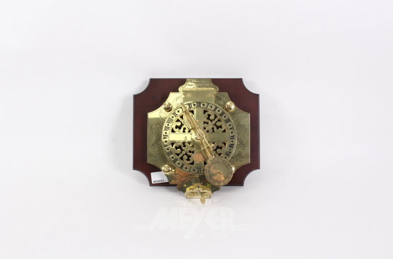 Sonnenuhr, Messing auf Holzsockel sowie 1 Bohrer-Set