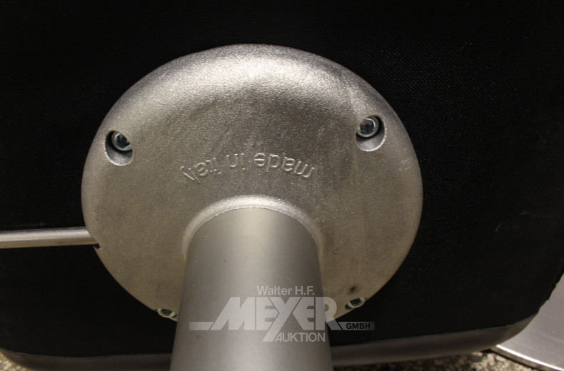 2 Barhocker, höhenverstellbar u. drehbar, mit Fußstütze