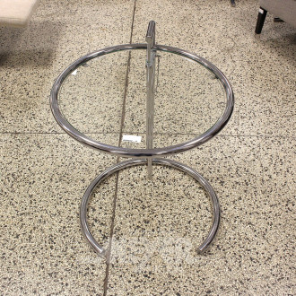 Beistelltisch mit Glasplatte, Modell nach Eileen Gray, No. VW 88