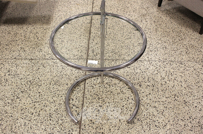 Beistelltisch mit Glasplatte, Modell nach Eileen Gray, No. VW 88