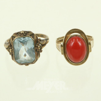 2 Ringe mit blauem Farbstein und roter Koralle