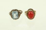 2 Ringe mit blauem Farbstein und roter Koralle