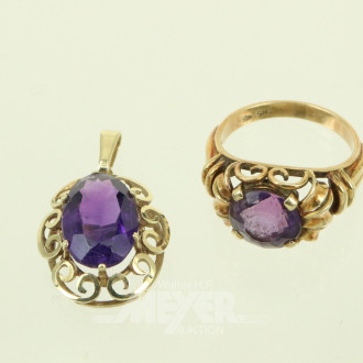 Ring und 1 Anhänger, jew: mit lilfarbenem Farbstein