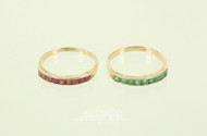 2 schmale Ringe mit grünen u. rosafarbenen Farbsteinen