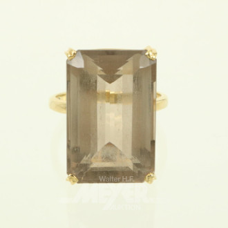 Ring mit gr. Rauchquarz im Treppenschliff