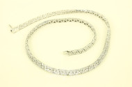 Collier, gefasst mit nat. Diamanten im Brillantschliff von zus. ca. 8,00ct. tcr/vsi