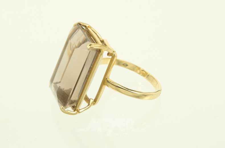 Ring mit gr. Rauchquarz im Treppenschliff