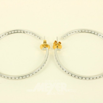 Paar Creolen, ausgefasst mit nat. Diamanten im Brillantschliff von zus. ca. 3,50ct. wess/vsi