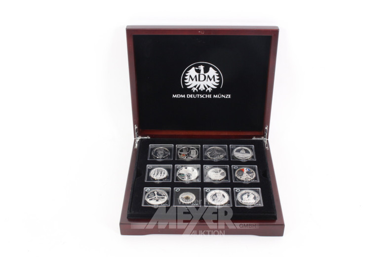 Konvolut 'Die offiziellen Europa-Silber-Gedenkmünzen' zu 5 und 10 Euro in Holzkassette
