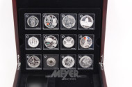 Konvolut 'Die offiziellen Europa-Silber-Gedenkmünzen' zu 5 und 10 Euro in Holzkassette