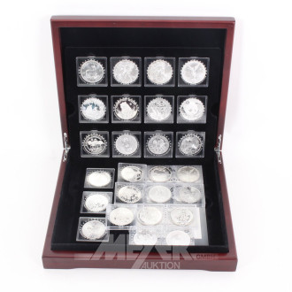 Konvolut 'Die 15 berühmtesten Silbermünzen der Welt' in Holzkassette