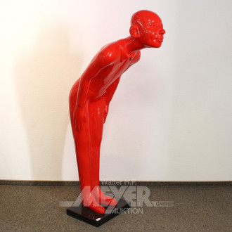 Dekofigur 'Welcome Guests' aus rotem Kunststoff mit schwarzem Sockel