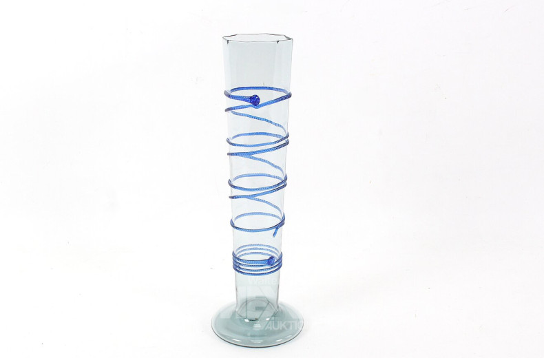 Stangenvase mit aufgesetzter Glasspirale