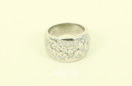 Damenring, besetzt mit 23 nat. Diamanten im Brillantschliff von zus. ca. 0,80ct. wess/vsi